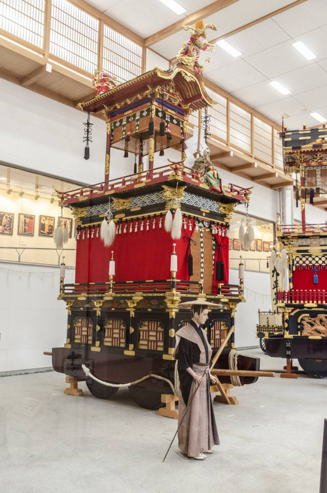 381 - Takayama - centro de exposiciones Takayama Yatai Kaikan - carrozas